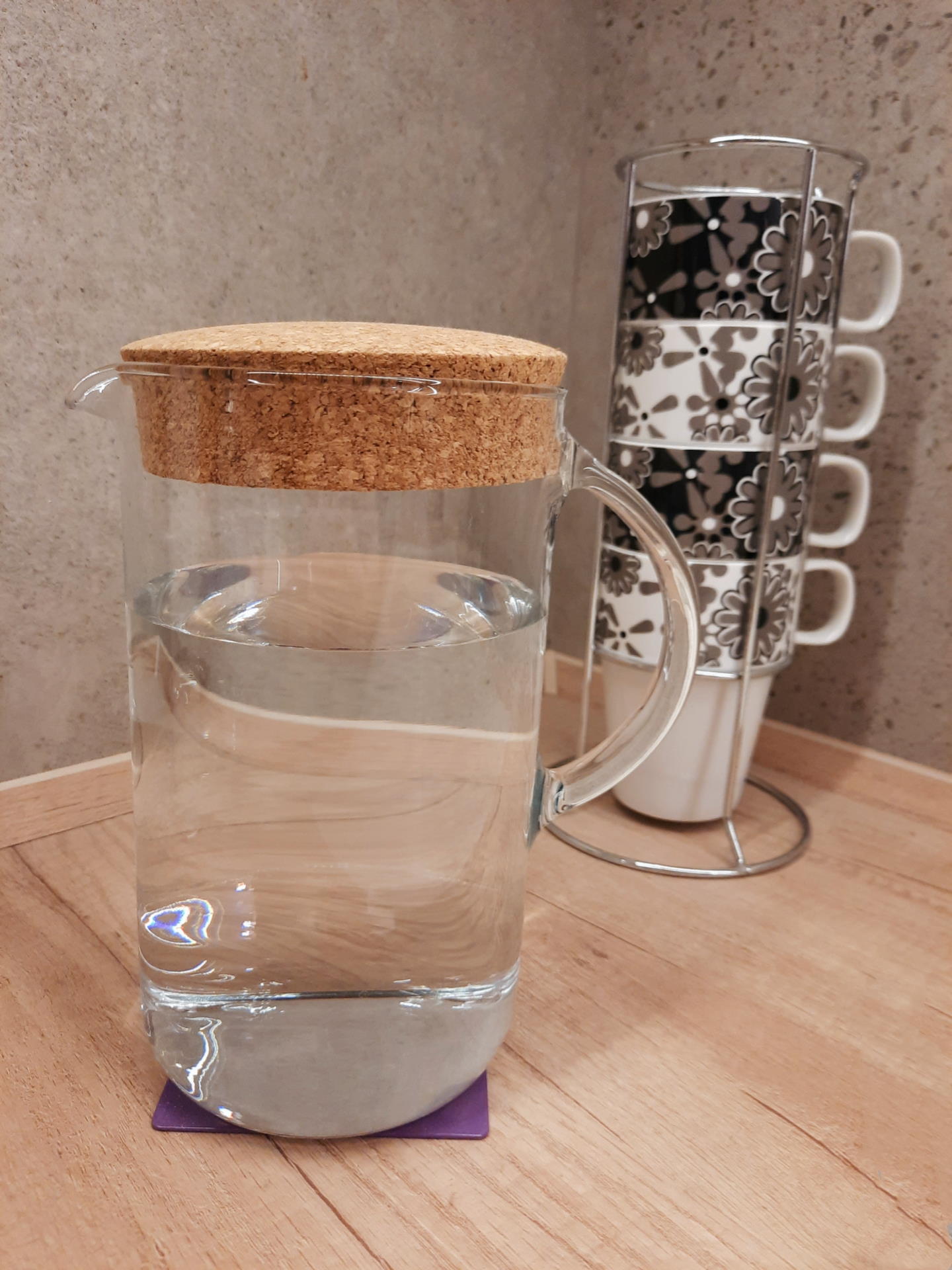 Tesla369-Purpur-Platte-Wasser
